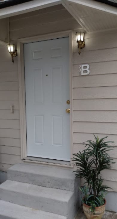 Building Photo - 201 Lake Dr Unit B