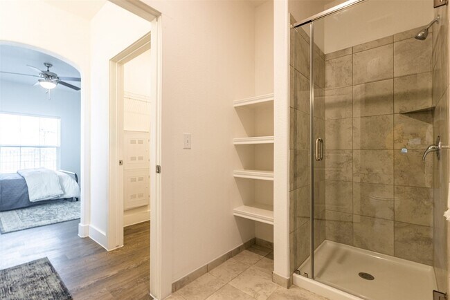 Photo - 6002 Greenwood Dr