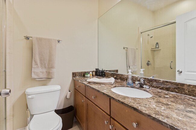 Photo - 1039 W Newport Ave Unidad 1039-2