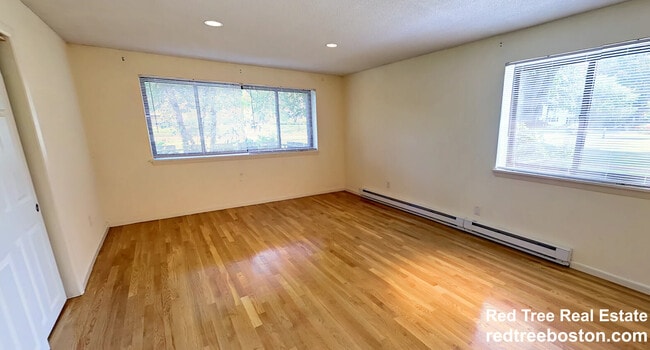 Photo - 320 Hammond Pond Pkwy Unit 101