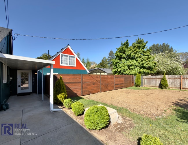Building Photo - Charming Updated Studio Home with Fenced Yard in Beaverton