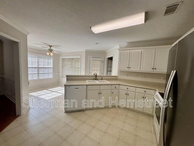 Photo - 389 Sandleton Way