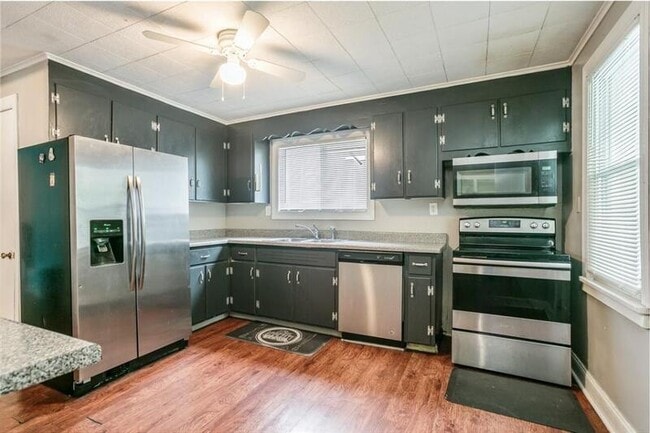 Building Photo - 223 Lincoln Ave