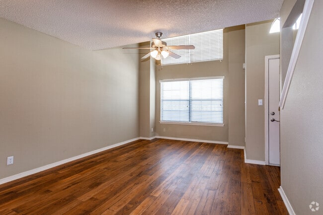 1BR, 1.5BA Townhouse - Loch Ness