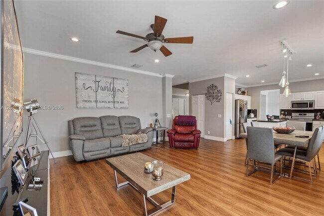 1095 Chenille Cir