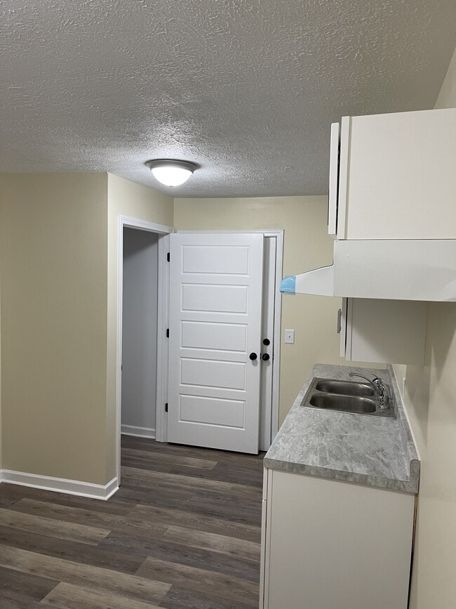 Photo - 633 Colonette Dr