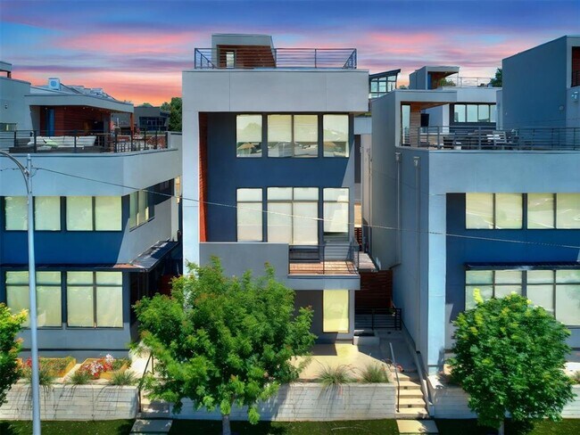 Photo - Luxury Modern Contemporary 3 Bedroom 3.5 Bathroom Home in "SOSA" District/ Downtown OKC