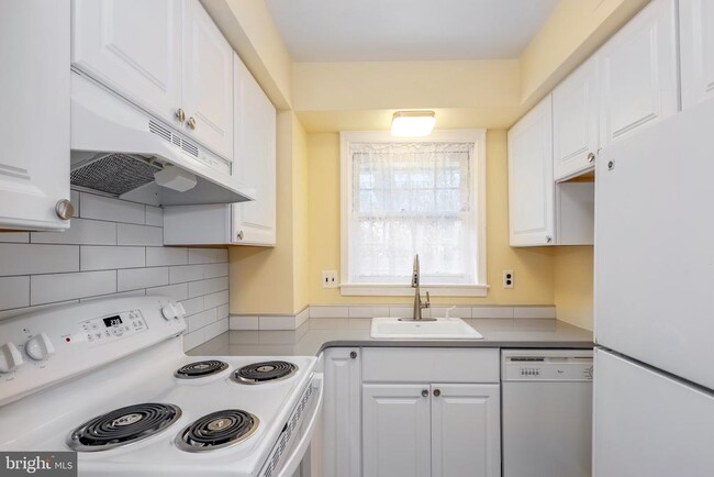 Photo - 104 W Montgomery Ave