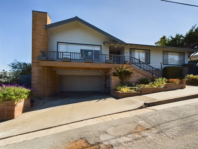 Photo - Beautifully remodeled studio downtown PG