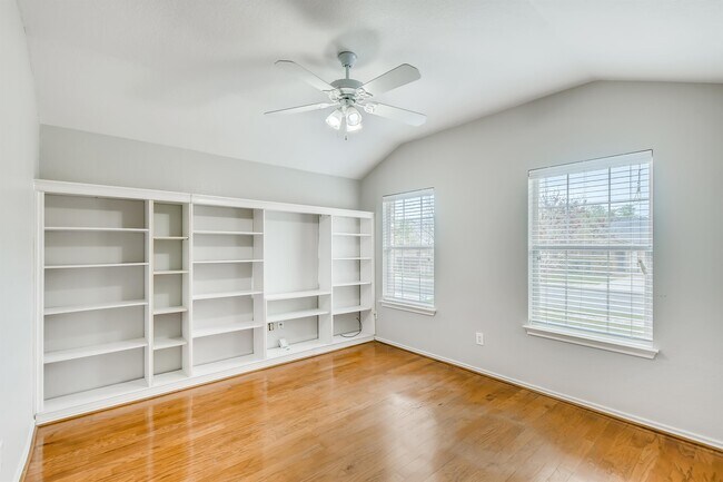 Photo - 1504 Julianas Way