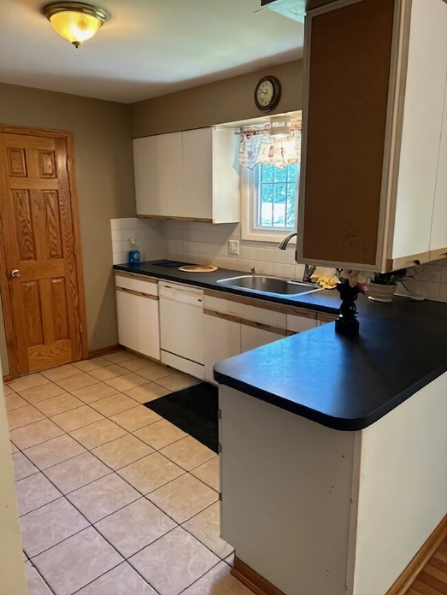 Photo - 1842 Gentian Dr SE