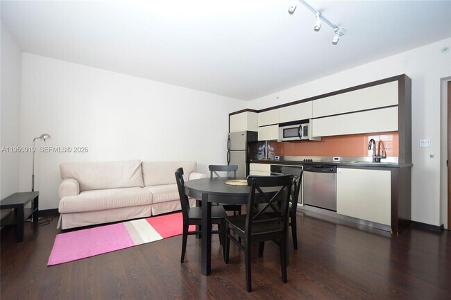 Photo - 435 21st St Unit 205