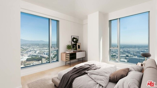 Photo - 151 S Olive St Unit PH4501