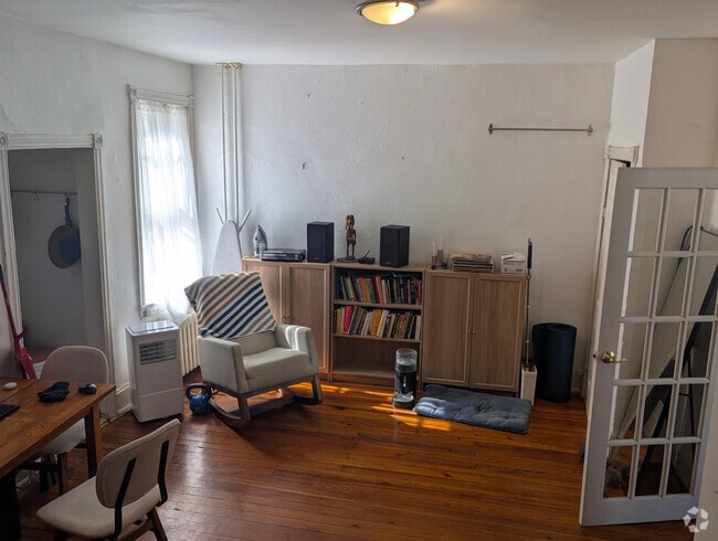 Building Photo - 745 S 4th St Unit 2nd floor Rental