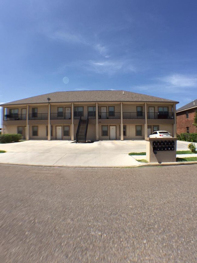 Photo - 2010 Miroslava Ave Unidad 1