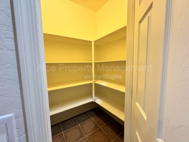 Photo - 43658 Caven Dr