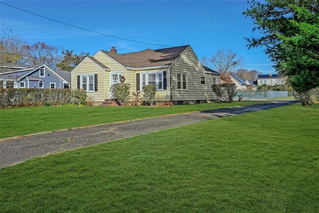 Photo - 425 Old Shipyard Ln