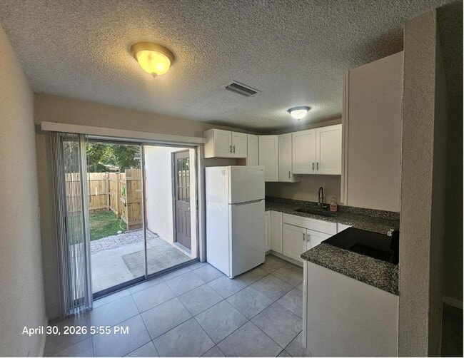 Photo - Beautiful and cozy 2/1 apartment available now!