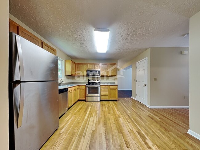2132 Lunar Ln