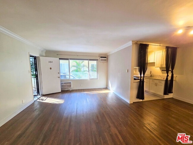 Photo - 7621 Hampton Ave Unidad 102