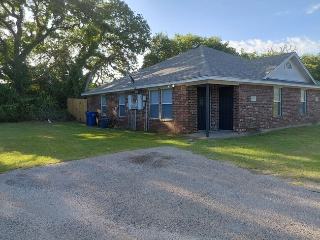Photo - Adorable 3-bedroom, 2-bath featuring a fresh interior with modern finishes.
