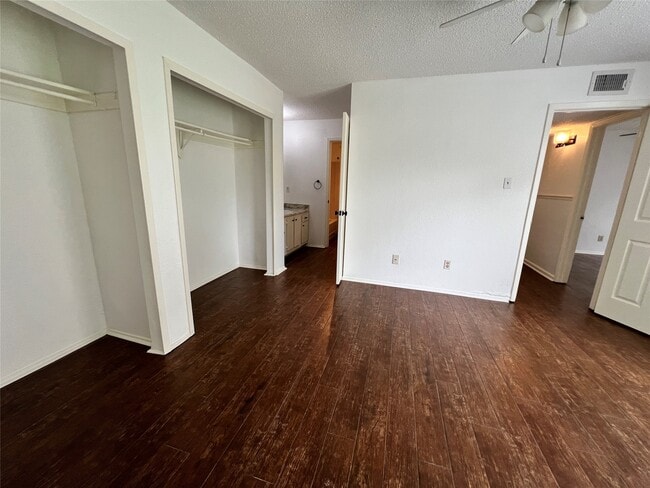 Building Photo - 11506 Meadow Pines Ct Unit A