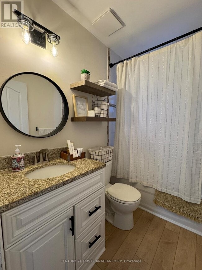 Photo - 740 Lorne Ave Unité 2