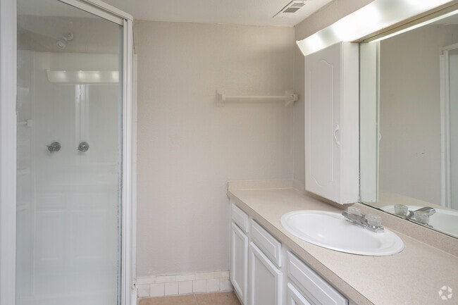 2BR,2BA_1,052 SF