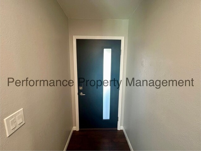 Photo - Charming 3 Bed/2 Bath NW Bakersfield Home w/ Solar, RBP & $0 Deposit Option