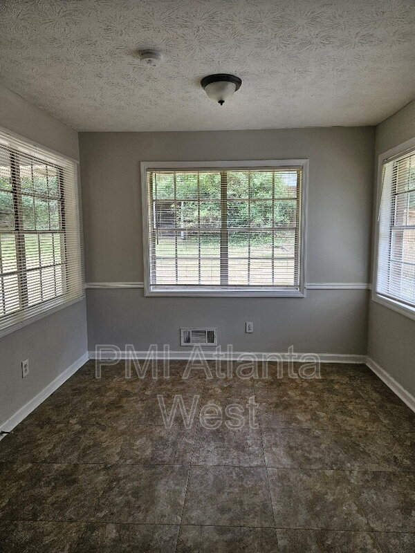 Photo - 2250 Sandgate Cir SW