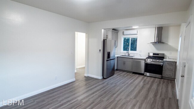 Photo - 1 br, 1 bath House - 1028 N Los Robles Ave