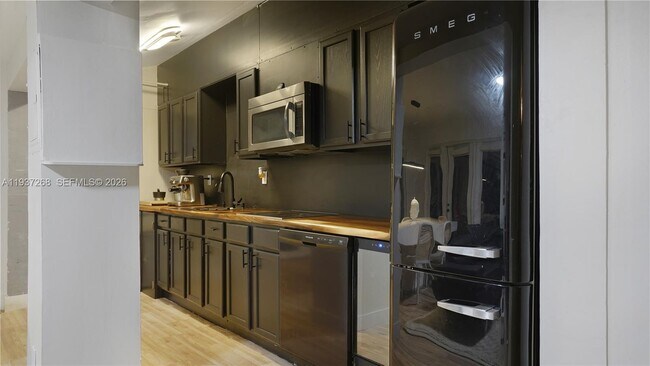 Photo - 1645 NE 9th Ave Unit 2