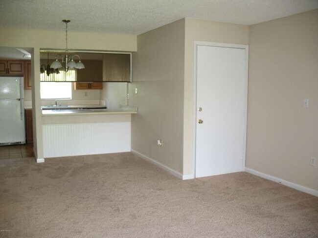 Photo - 148 Berkshire Ln