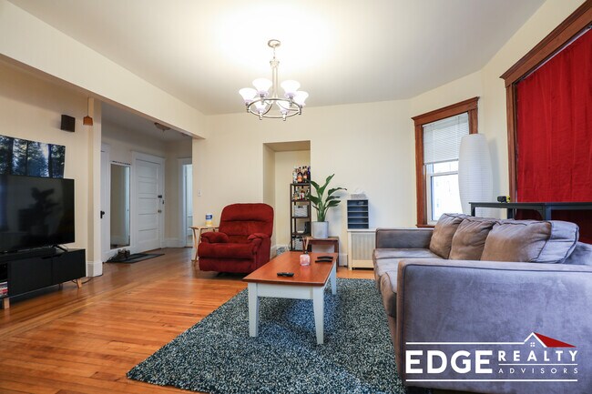 Photo - 297 Faneuil St