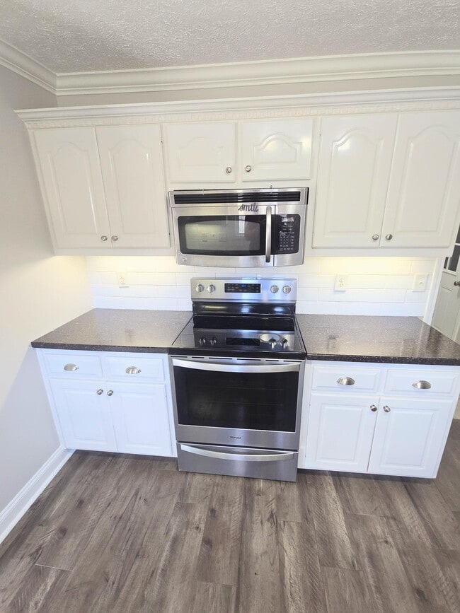 Photo - 565 Oakdale Dr