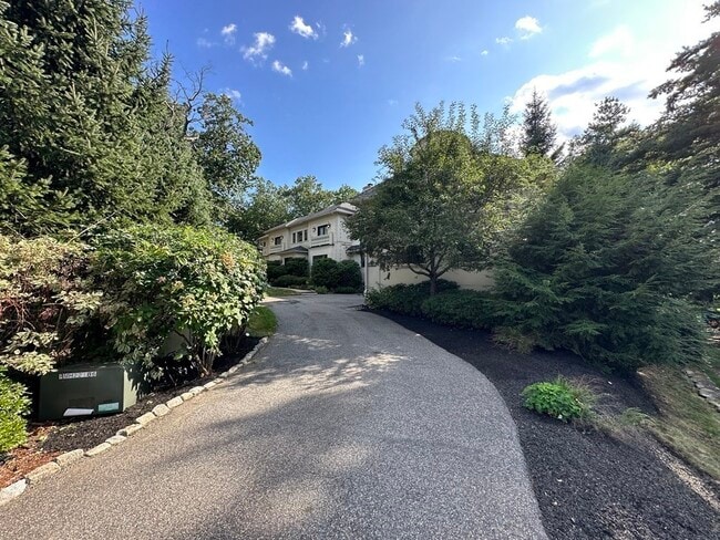 Photo - 458 Heath St