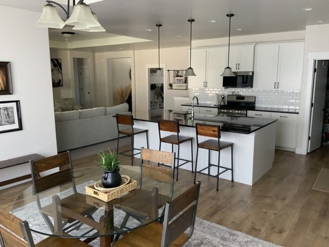 Photo - 8380 Lakeshore Dr