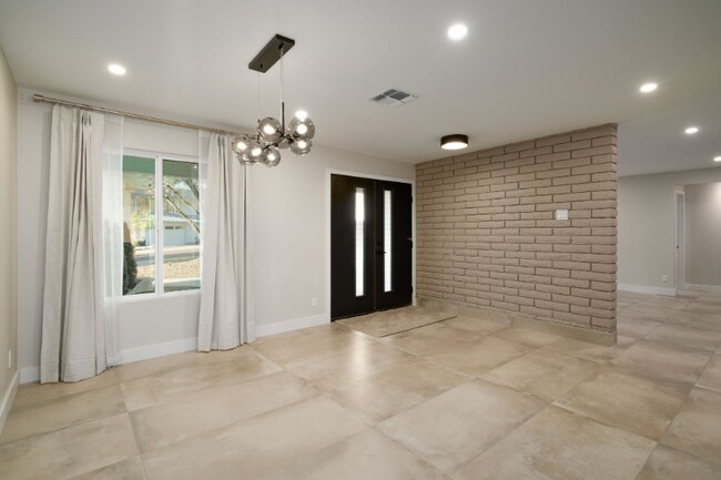 Photo - 2439 E Lincoln Cir