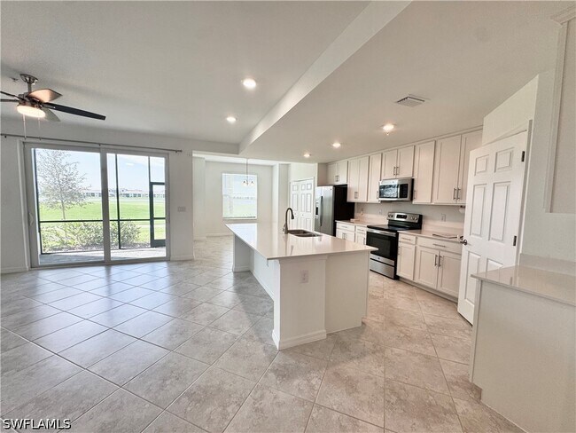 Building Photo - 15970 Grassland Ln Unit 2813