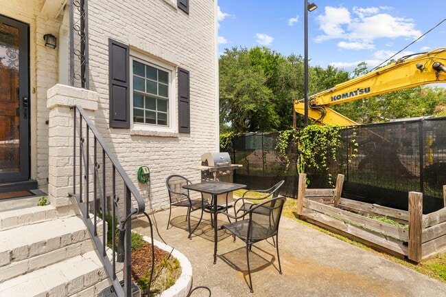Photo - 2230 Sunnyside Ave Unit B