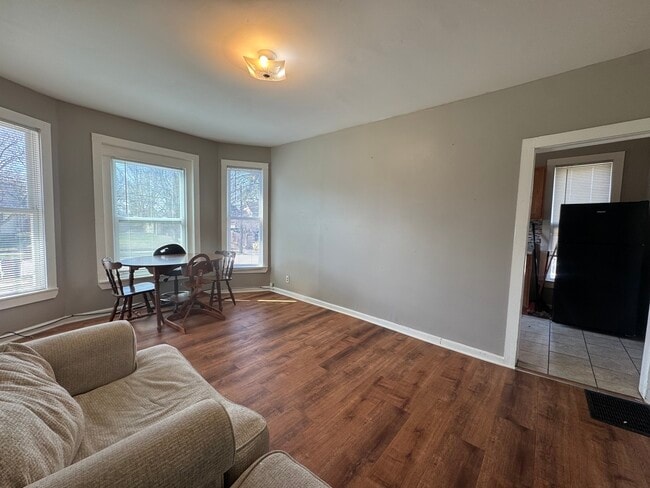 Photo - 370 Bent St Unit 1