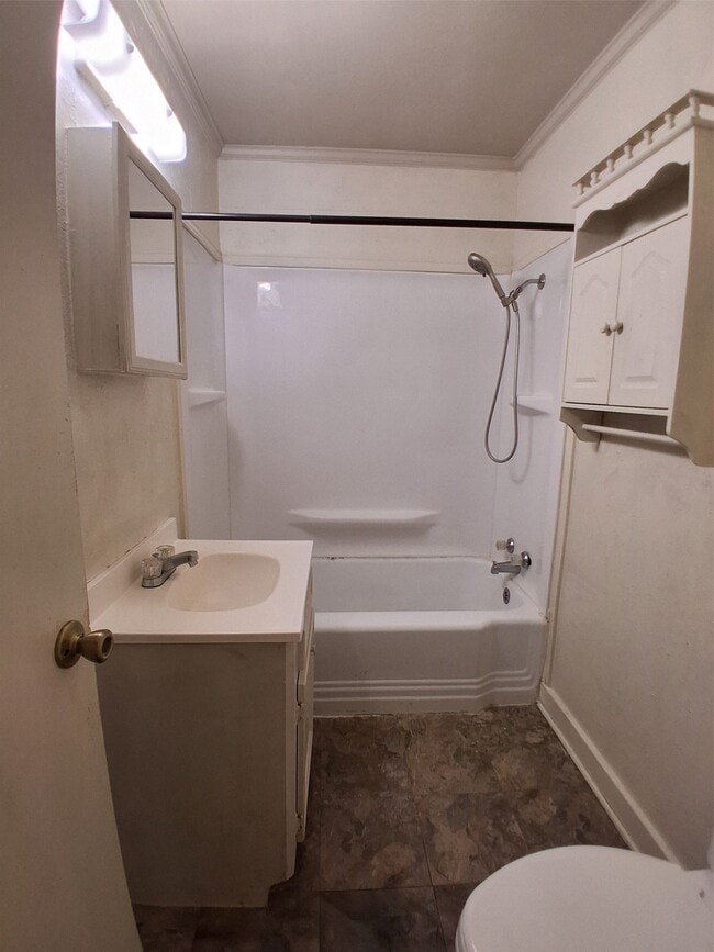 Photo - 204 Holderrieth Blvd