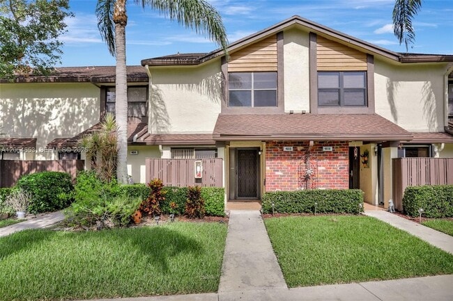 Photo - 4615 Carambola Cir S