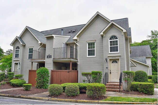 Building Photo - 2393 London Pointe Dr