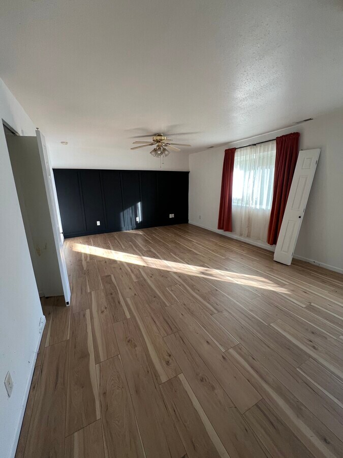 Photo - 1005 E Main St