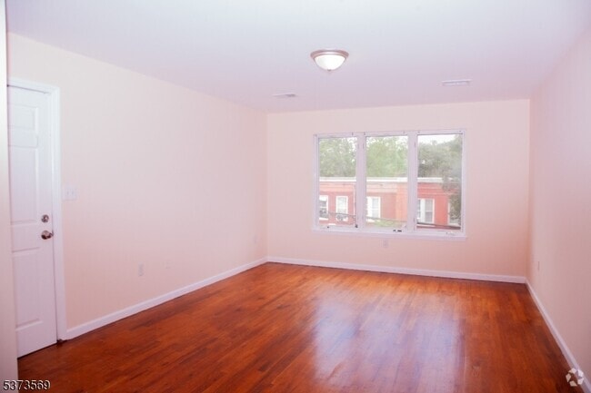 Building Photo - 111 Highland Ave Unit 2 Rental