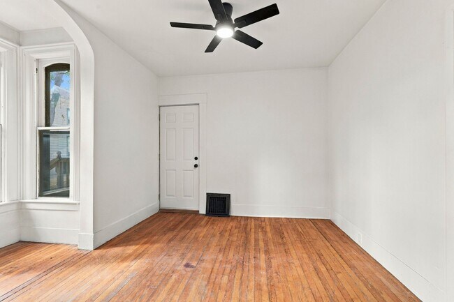 584 Mt Vernon St Unit 584B