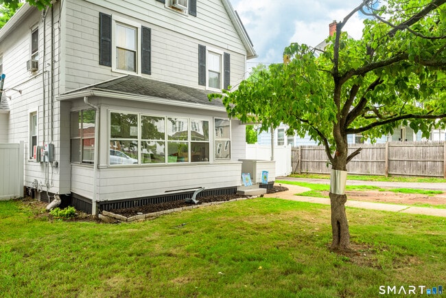 Photo - 165 Oak St