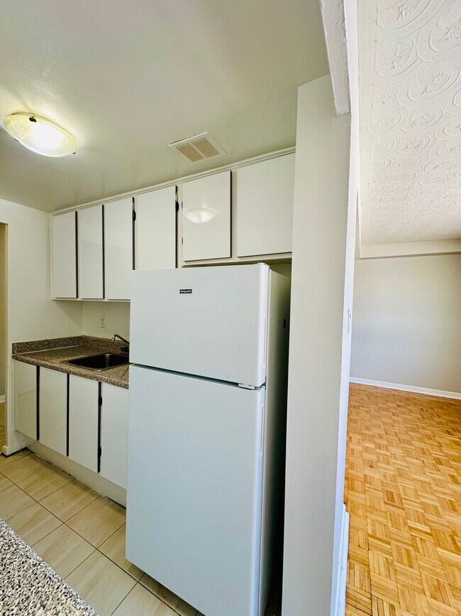 Photo - 2 WYCOMBE APARTMENTS