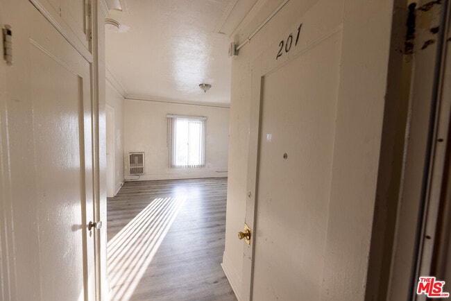 Photo - 946 S Burlington Ave Unit 201